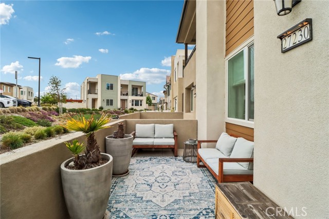 Detail Gallery Image 3 of 36 For 27230 Red Willow Ct, Valencia,  CA 91381 - 3 Beds | 2/1 Baths