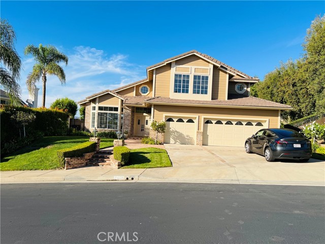 Detail Gallery Image 2 of 46 For 7657 E Bridgewood Dr, Anaheim Hills,  CA 92808 - 4 Beds | 3 Baths