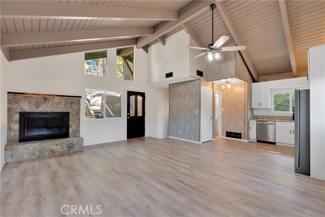 23550 Lake Drive, Crestline CA: https://media.crmls.org/medias/bd85b21b-f82a-4373-8815-3454978ce4f1.jpg