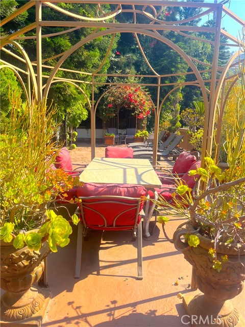 100 Cliff Drive, Laguna Beach CA: https://media.crmls.org/medias/bd85da7d-3c32-4e31-b73d-305089ac9fb5.jpg