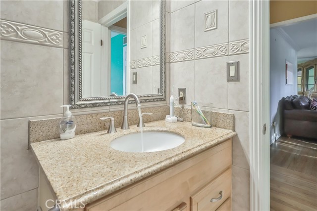 Detail Gallery Image 19 of 41 For 22121 Cantara St, Canoga Park,  CA 91304 - 3 Beds | 2 Baths