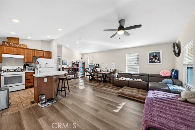 Detail Gallery Image 3 of 20 For 2770 W Lincoln #55,  Anaheim,  CA 92801 - 2 Beds | 2 Baths