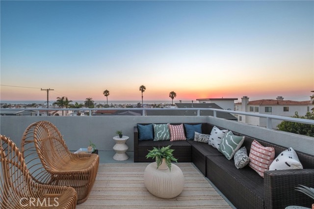 927 6th Street, Hermosa Beach, California 90254, 4 Bedrooms Bedrooms, ,3 BathroomsBathrooms,Residential,Sold,6th,SB25193988