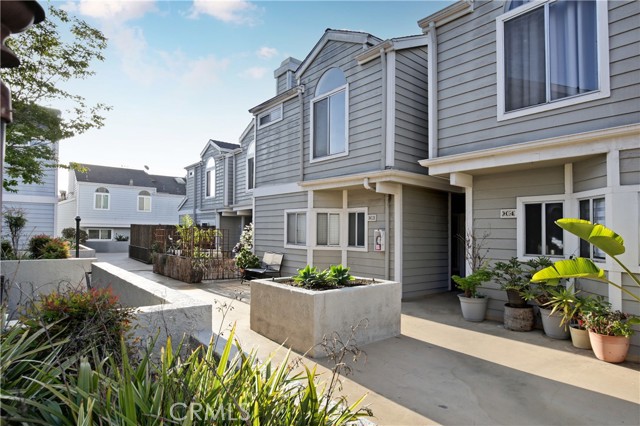 Detail Gallery Image 3 of 25 For 260 Victoria St #32,  Costa Mesa,  CA 92627 - 2 Beds | 2/1 Baths