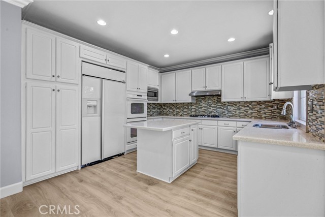 Detail Gallery Image 9 of 38 For 23922 Lakeside Rd, Valencia,  CA 91355 - 3 Beds | 3 Baths