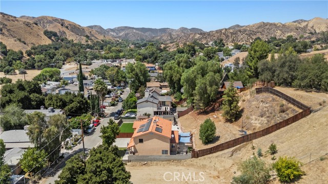 30045 Marvin Avenue, Castaic CA: https://media.crmls.org/medias/bd871f12-71b3-4fa1-a798-95087bcd6ed7.jpg