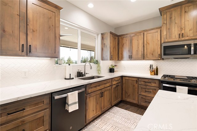 Detail Gallery Image 10 of 33 For 5364 Pentz Rd, Paradise,  CA 95969 - 2 Beds | 2/1 Baths