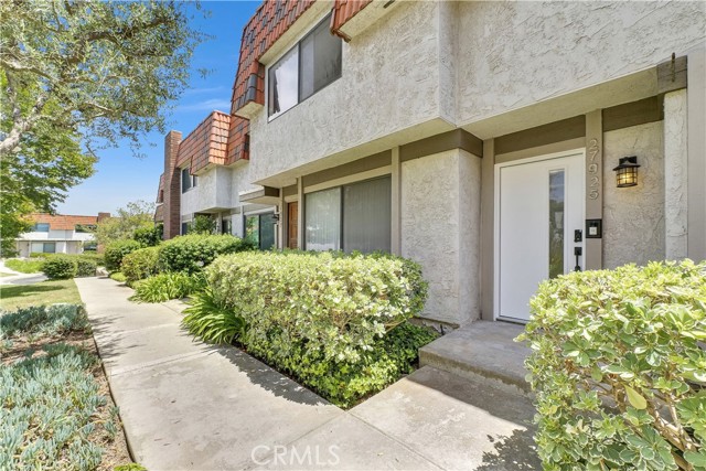 27925 Ridgebluff Court, Rancho Palos Verdes CA: https://media.crmls.org/medias/bd873512-7fc1-4b9a-b08d-a10e7d1af47d.jpg