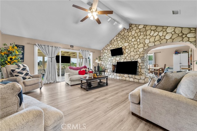 Detail Gallery Image 9 of 28 For 42165 Patton Pl, Murrieta,  CA 92562 - 6 Beds | 4 Baths