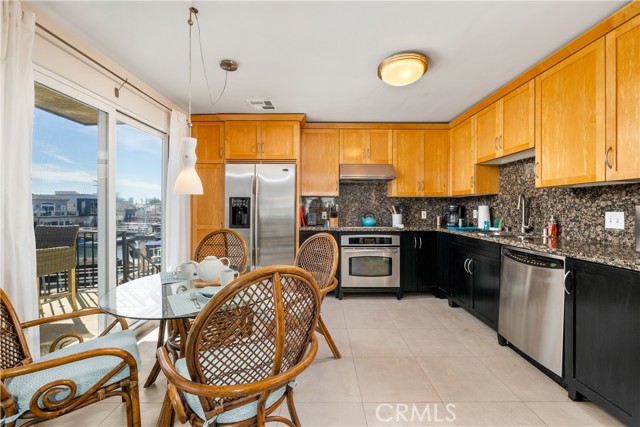 Detail Gallery Image 12 of 27 For 3711 Channel Pl, Newport Beach,  CA 92663 - 2 Beds | 1/1 Baths