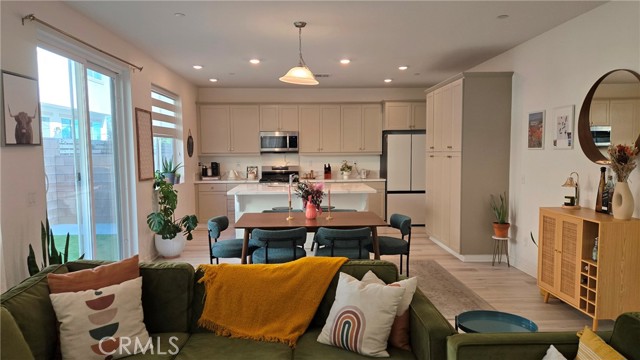 Detail Gallery Image 3 of 41 For 906 Lemon Dr, Pomona,  CA 91768 - 3 Beds | 2/1 Baths