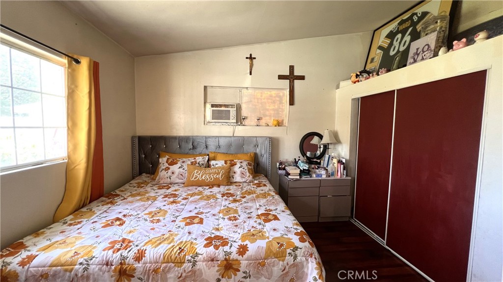 https://media.crmls.org/medias/bd8a1fb2-2529-4b70-858d-f893a30289b5.jpg?preset=X-Large