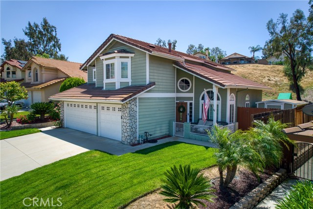 Detail Gallery Image 2 of 30 For 23903 Creekwood Dr, Moreno Valley,  CA 92557 - 4 Beds | 2/1 Baths