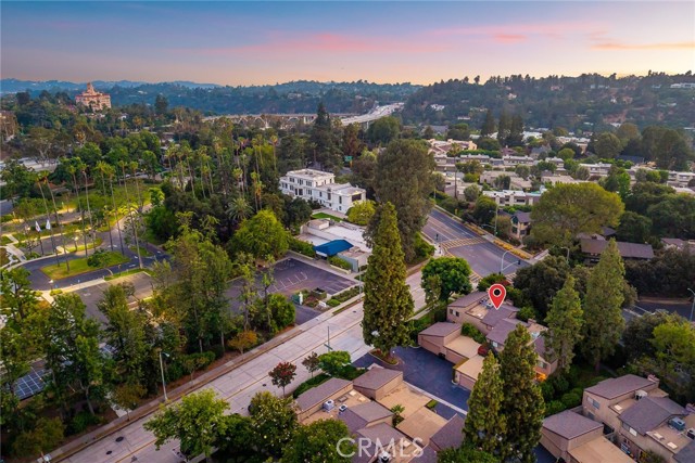 242 N Orange Grove Boulevard, Pasadena CA: https://media.crmls.org/medias/bd8e12d0-f0b2-4155-ad36-baab13384409.jpg