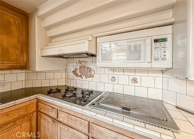 8835 Monogram Avenue, North Hills CA: https://media.crmls.org/medias/bd8e4fe5-d966-4a5d-b9ef-415a0fc99139.jpg