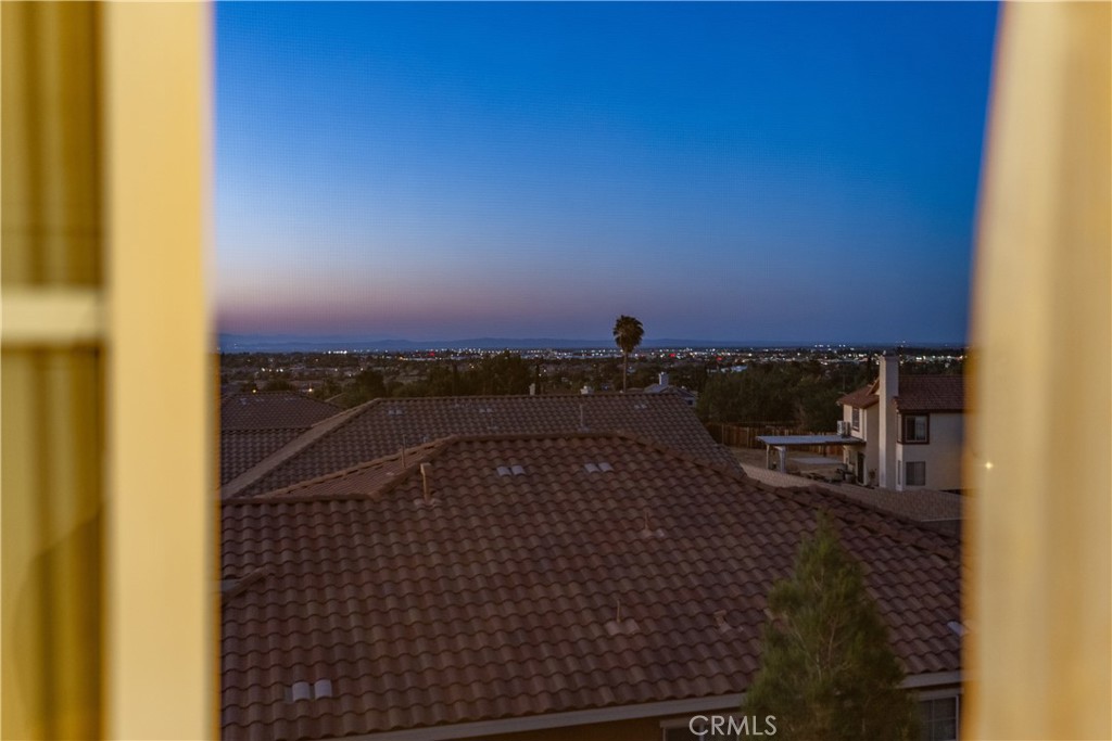 https://media.crmls.org/medias/bd8ec35e-66e2-40ca-9cd8-c50f574d476a.jpg?preset=X-Large