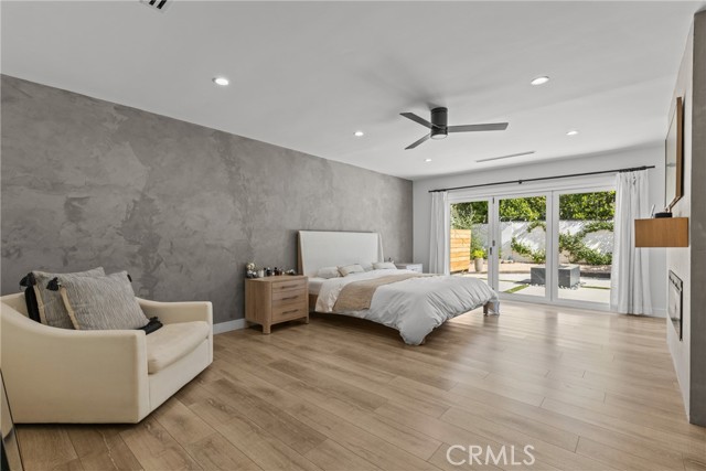 240 W Gainsborough Road, Thousand Oaks CA: https://media.crmls.org/medias/bd8f43bb-27ca-4d7c-b730-6a002b71aa94.jpg