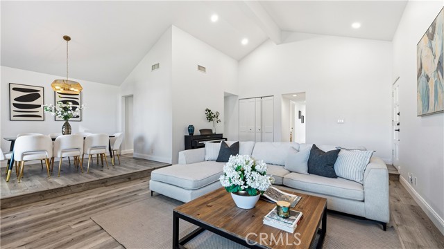 Detail Gallery Image 8 of 53 For 2430 Greensward St, Simi Valley,  CA 93065 - 4 Beds | 2 Baths