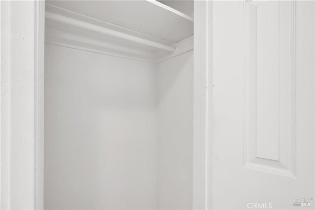 https://media.crmls.org/medias/bd8f6aeb-d582-45a5-9e8d-7f0715ec20ff.jpg?preset=X-Large