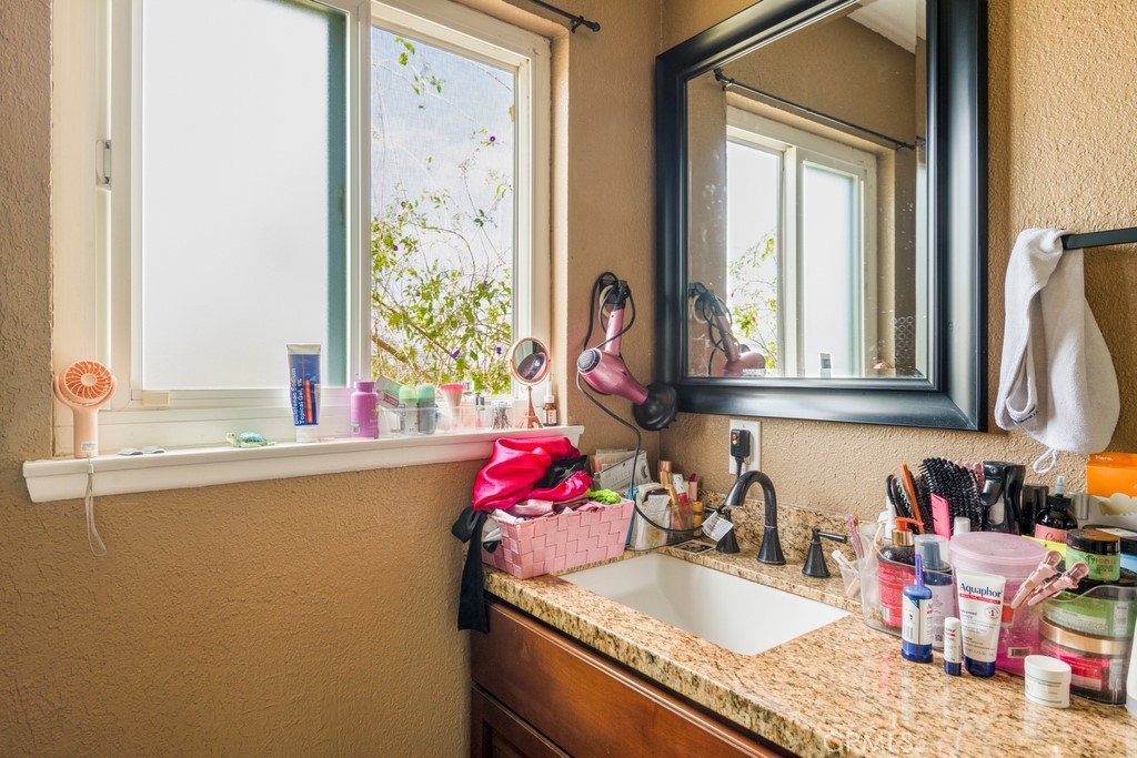 https://media.crmls.org/medias/bd8f8809-04d6-45ac-b02c-b883af3a7531.jpg?preset=X-Large