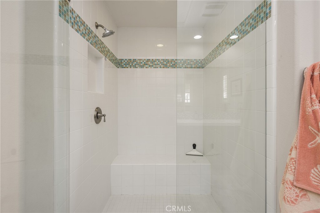 https://media.crmls.org/medias/bd90346a-1d17-4531-b7d7-5584fa885ba6.jpg?preset=X-Large