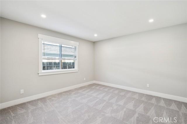 Image 20 of 36 For 60 Loma Vista