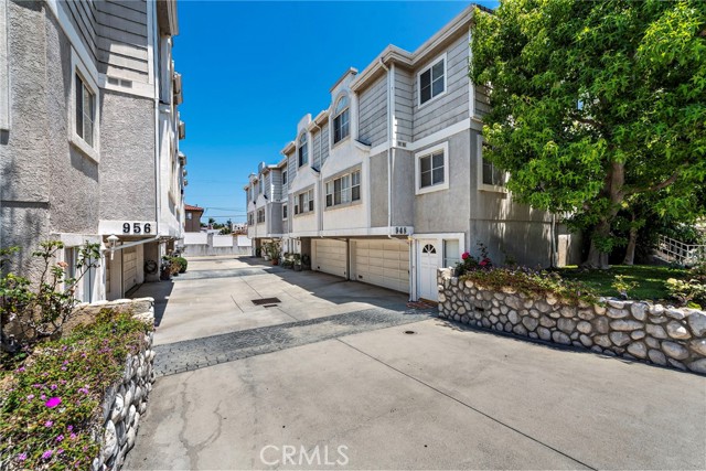 Detail Gallery Image 1 of 1 For 948 W 11th St #4,  San Pedro,  CA 90731 - 3 Beds | 2/1 Baths