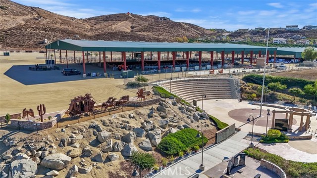 887 Kingman Drive, Norco CA: https://media.crmls.org/medias/bd922cc3-785a-431c-8989-47c0316bca07.jpg