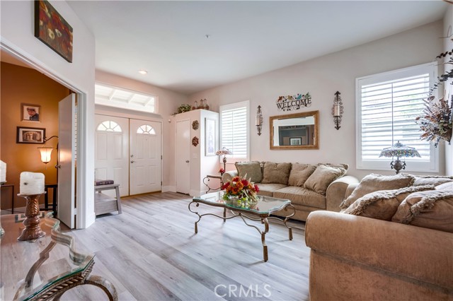 11327 La Brisa Circle, Fontana CA: https://media.crmls.org/medias/bd930efd-6b82-416f-8f2f-fd953b5bae63.jpg
