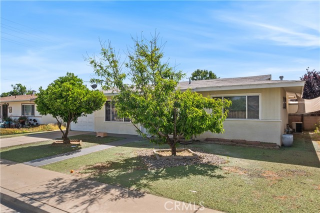 Detail Gallery Image 3 of 30 For 881 Majela Ln, Hemet,  CA 92543 - 2 Beds | 2 Baths