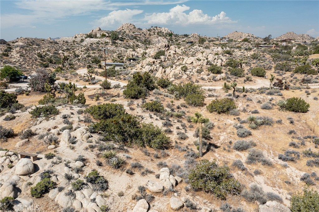 https://media.crmls.org/medias/bd96f852-8b23-4932-8b5a-56e19fe2f58e.jpg?preset=X-Large