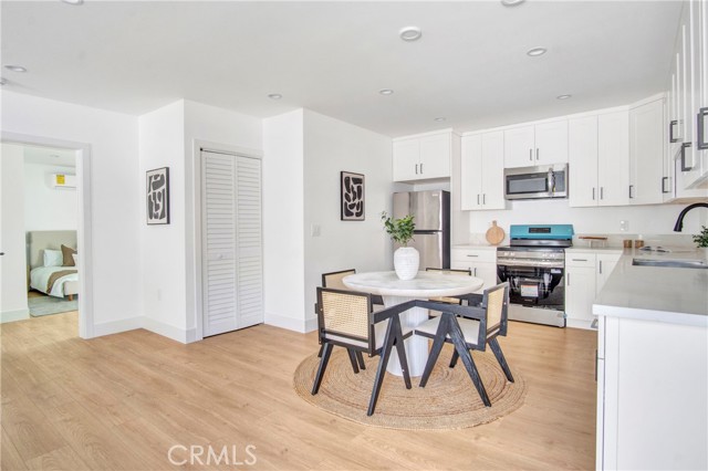 Detail Gallery Image 22 of 34 For 18406 Jovan St, Tarzana,  CA 91335 - 5 Beds | 4 Baths