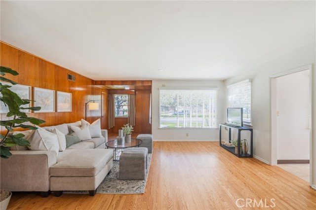 Detail Gallery Image 6 of 36 For 1241 S Walnut, Anaheim,  CA 92802 - 3 Beds | 2 Baths