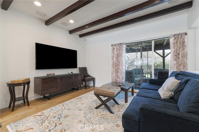 2528 N Orchard Drive, Burbank CA: https://media.crmls.org/medias/bd977f9f-6c04-4562-aca3-782c5664d782.jpg
