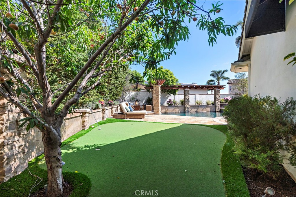 https://media.crmls.org/medias/bd979986-5570-4669-95e6-ce0ffc96a862.jpg?preset=X-Large