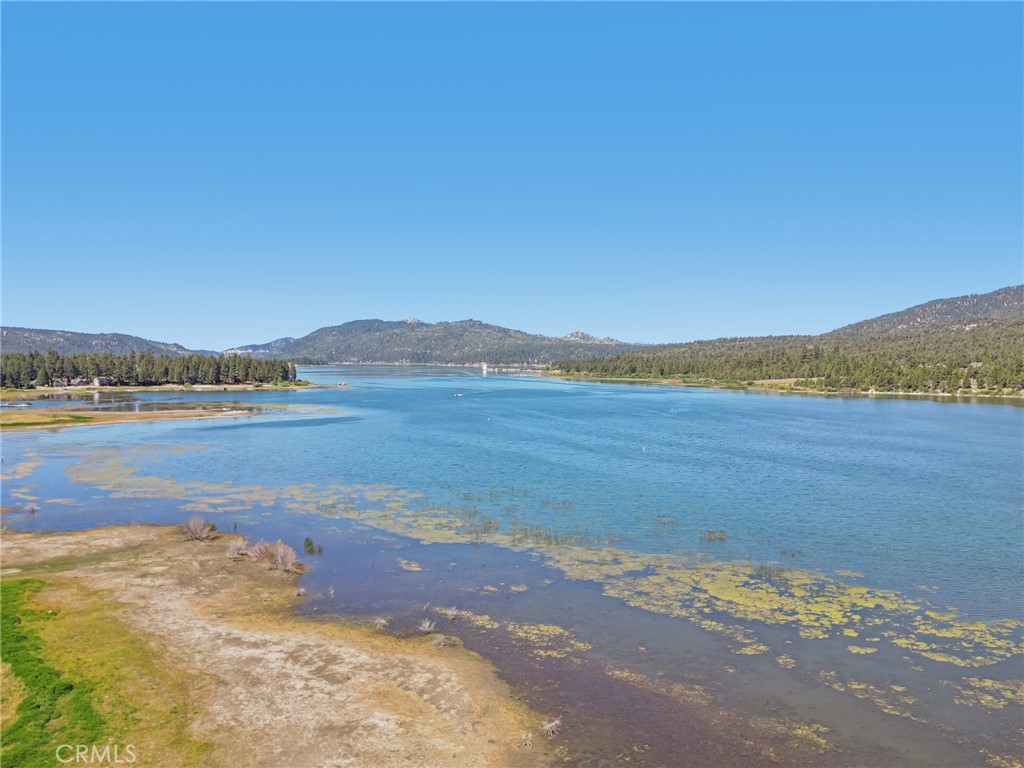 https://media.crmls.org/medias/bd979a2b-b4c6-4afd-b857-13d90b6f54b1.jpg?preset=X-Large