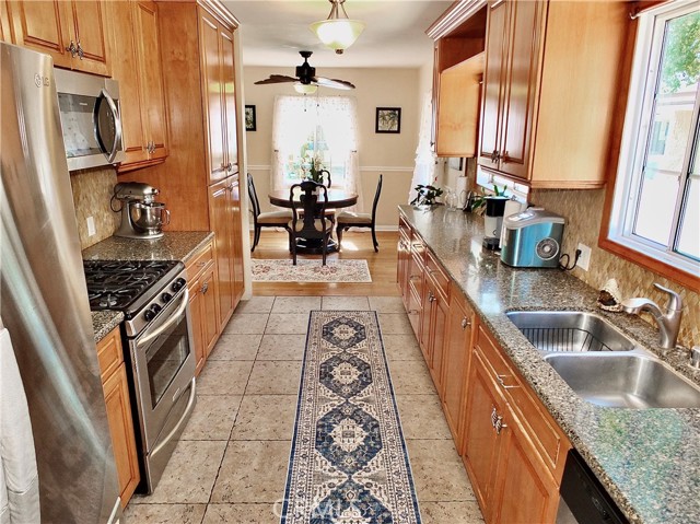 4306 Hackett Avenue, Lakewood CA: https://media.crmls.org/medias/bd99d7d2-cd8e-4fec-ba4d-0e3ca5b4f739.jpg