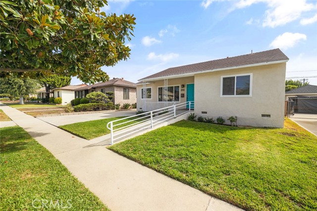 2058 Vancouver Avenue, Monterey Park CA: https://media.crmls.org/medias/bd9a04d1-9eb8-4647-beb1-bf89907f1c74.jpg