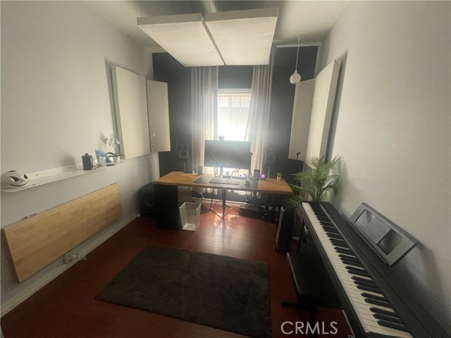942 E 6th Street, Pomona CA: https://media.crmls.org/medias/bd9c3d1a-d519-4b7e-8457-71296a39308b.jpg
