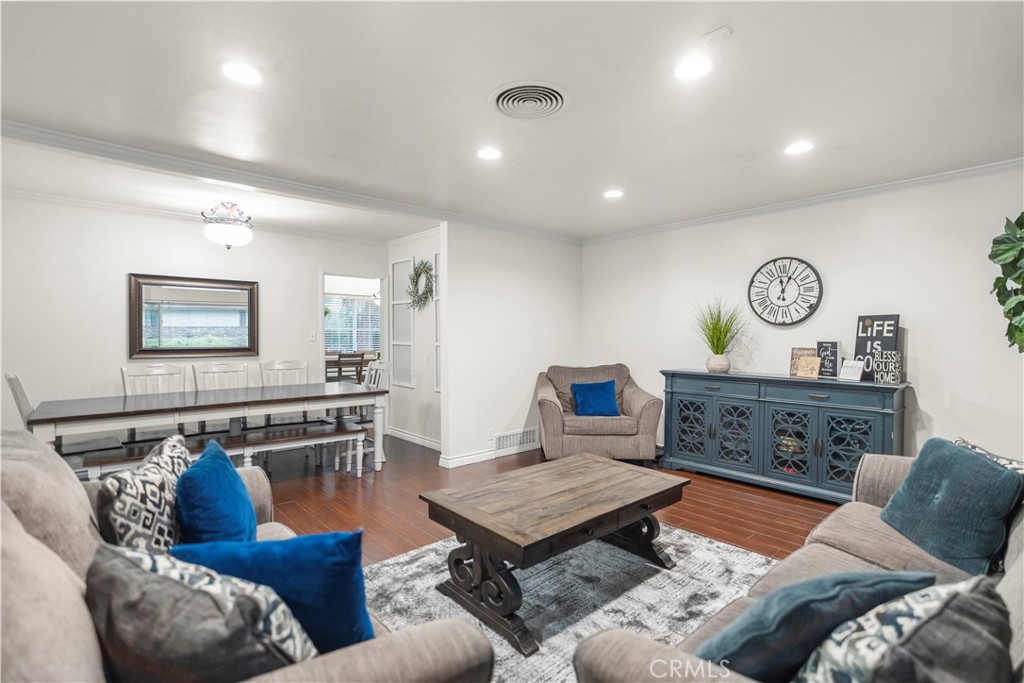 Bd9Ca2Ce A959 4209 Bab6 Fea8003E42B4 1811 Country Club, Bakersfield, Ca 93306 &Lt;Span Style='BackgroundColor:transparent;Padding:0Px;'&Gt; &Lt;Small&Gt; &Lt;I&Gt; &Lt;/I&Gt; &Lt;/Small&Gt;&Lt;/Span&Gt;