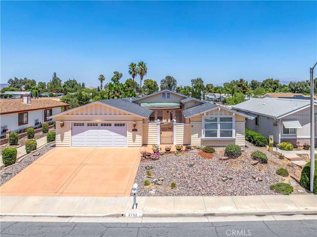 2752 Peach Tree Street