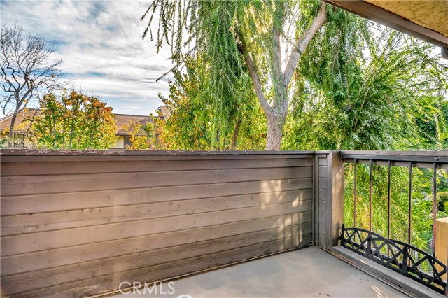 Detail Gallery Image 15 of 24 For 7308 Corbin Ave #G,  Reseda,  CA 91335 - 2 Beds | 2 Baths