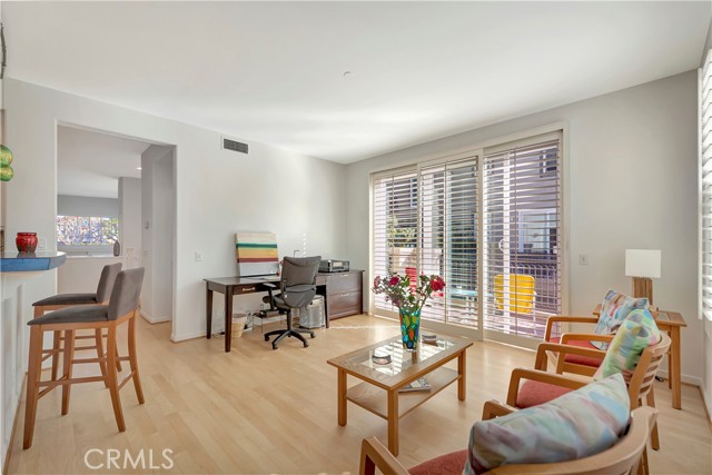 Detail Gallery Image 20 of 48 For 19328 Surfwave Dr, Huntington Beach,  CA 92648 - 3 Beds | 2/1 Baths