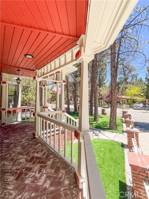 1125 Hemlock Lane, Big Bear City CA: https://media.crmls.org/medias/bd9dfb60-fff9-4ba2-b2df-dbb8d1b53c0b.jpg