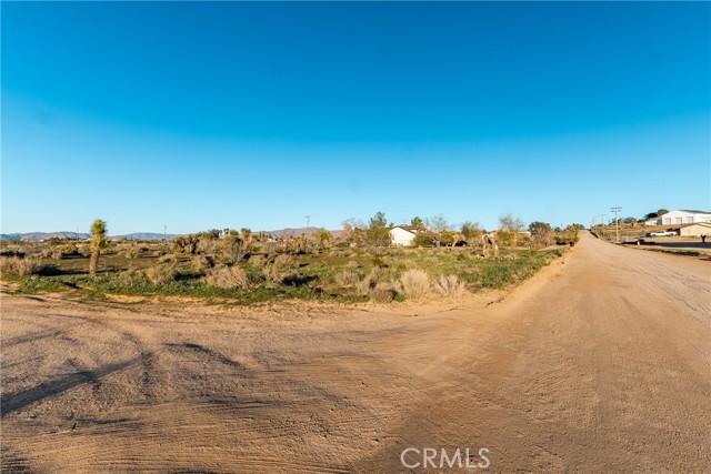 0 Moonbeam, Apple Valley CA: https://media.crmls.org/medias/bd9e0455-f475-4c80-8d04-ce3f27d679ee.jpg