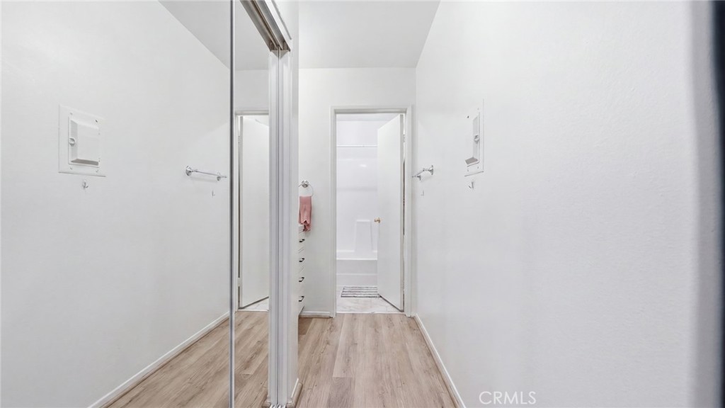 https://media.crmls.org/medias/bd9f7ba3-a5cd-4731-b8dc-73758c34eaaf.jpg?preset=X-Large