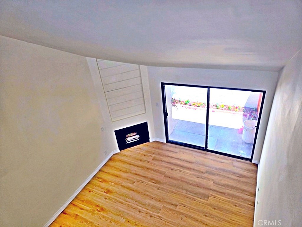 https://media.crmls.org/medias/bd9f8c79-883a-41df-84ed-8157bfe2115d.jpg?preset=X-Large