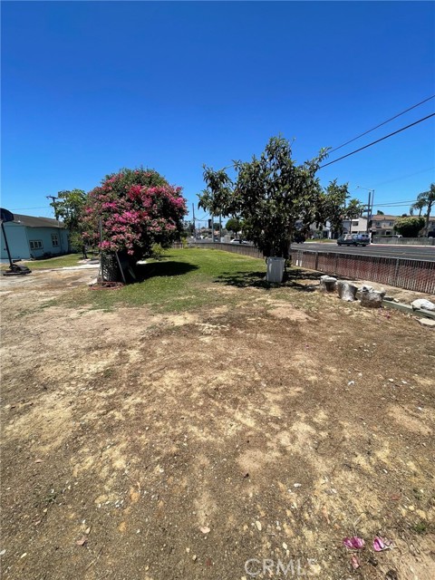 2410 Florida Street, Huntington Beach CA: https://media.crmls.org/medias/bda04052-7d81-4144-9299-399addd7dcb5.jpg