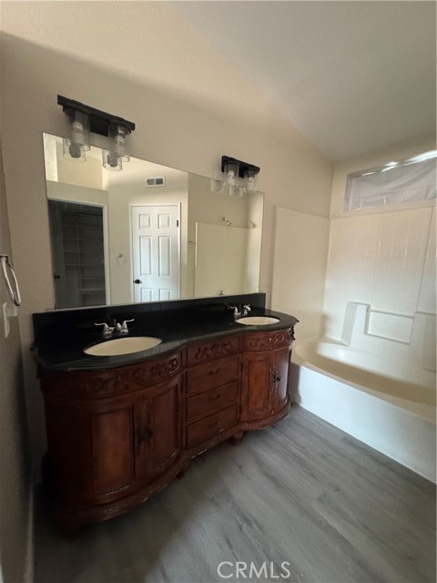 461 Camino Los Gallos, Perris CA: https://media.crmls.org/medias/bda08286-2726-4495-aba2-e6881cd2542d.jpg