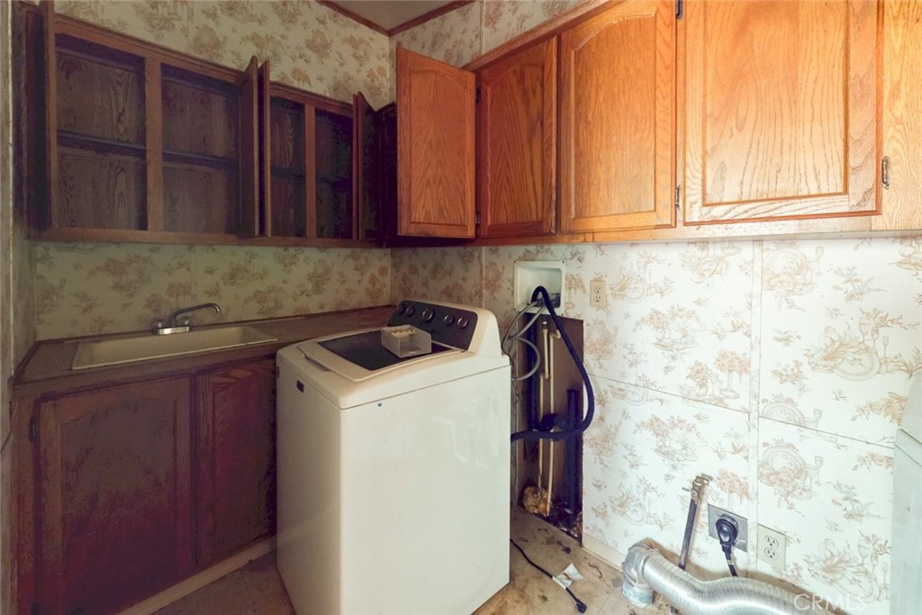 https://media.crmls.org/medias/bda0f131-b11d-414e-8c65-715dbd0e2860.jpg?preset=X-Large